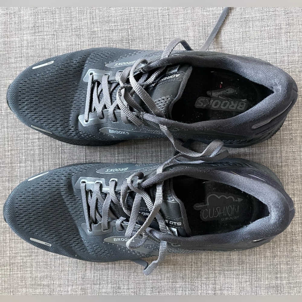 Men’s 9.5M Brooks Ghost Running Shoes - Picture 2 of 5